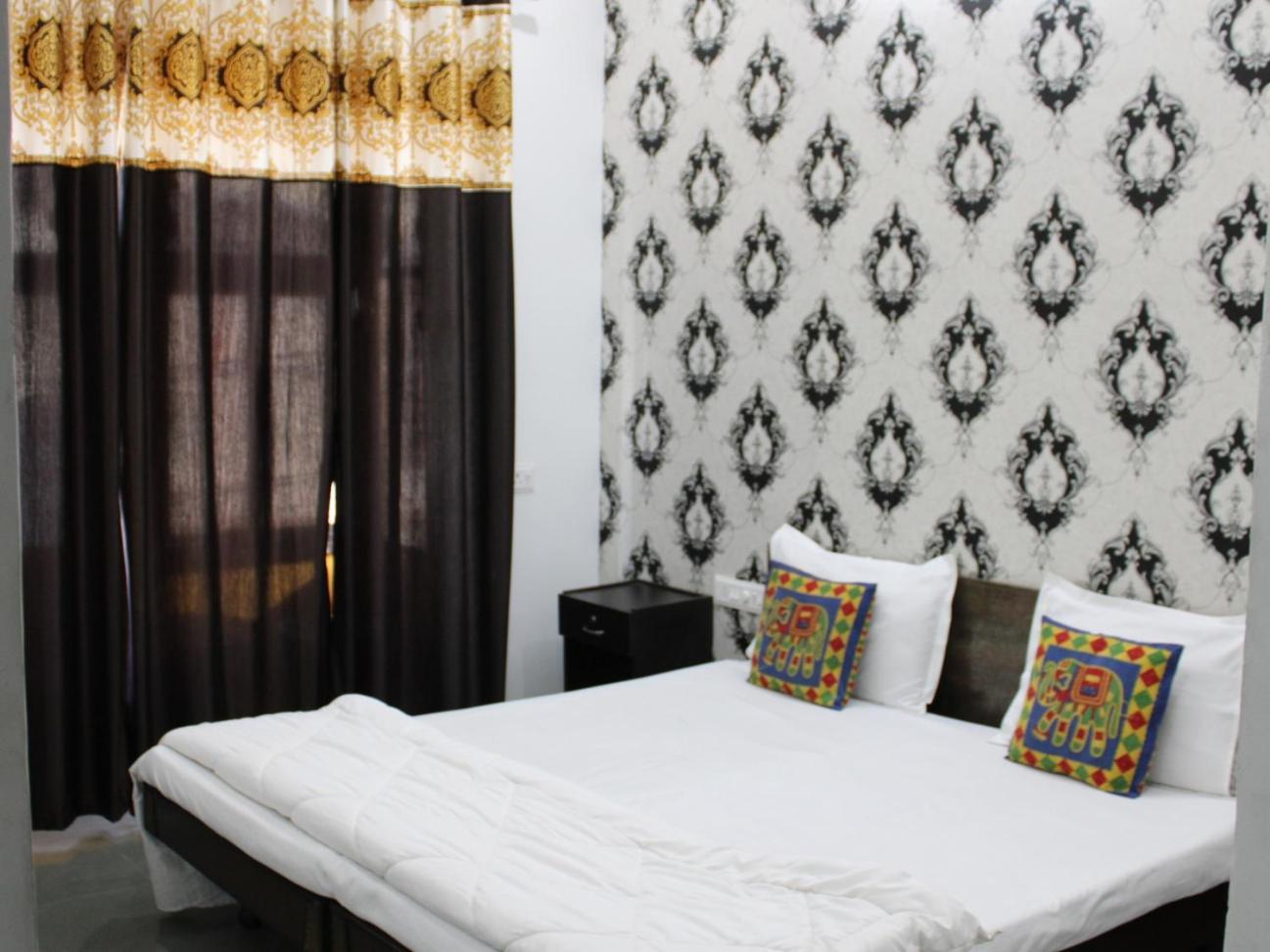Hill Paradise Home Stay Удайпур Номер фото