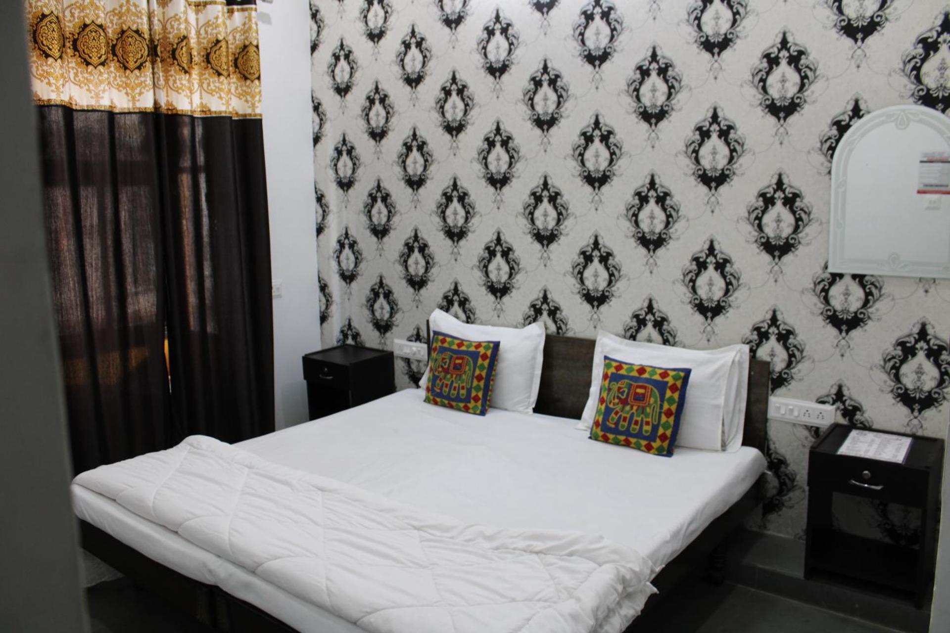 Hill Paradise Home Stay Удайпур Номер фото